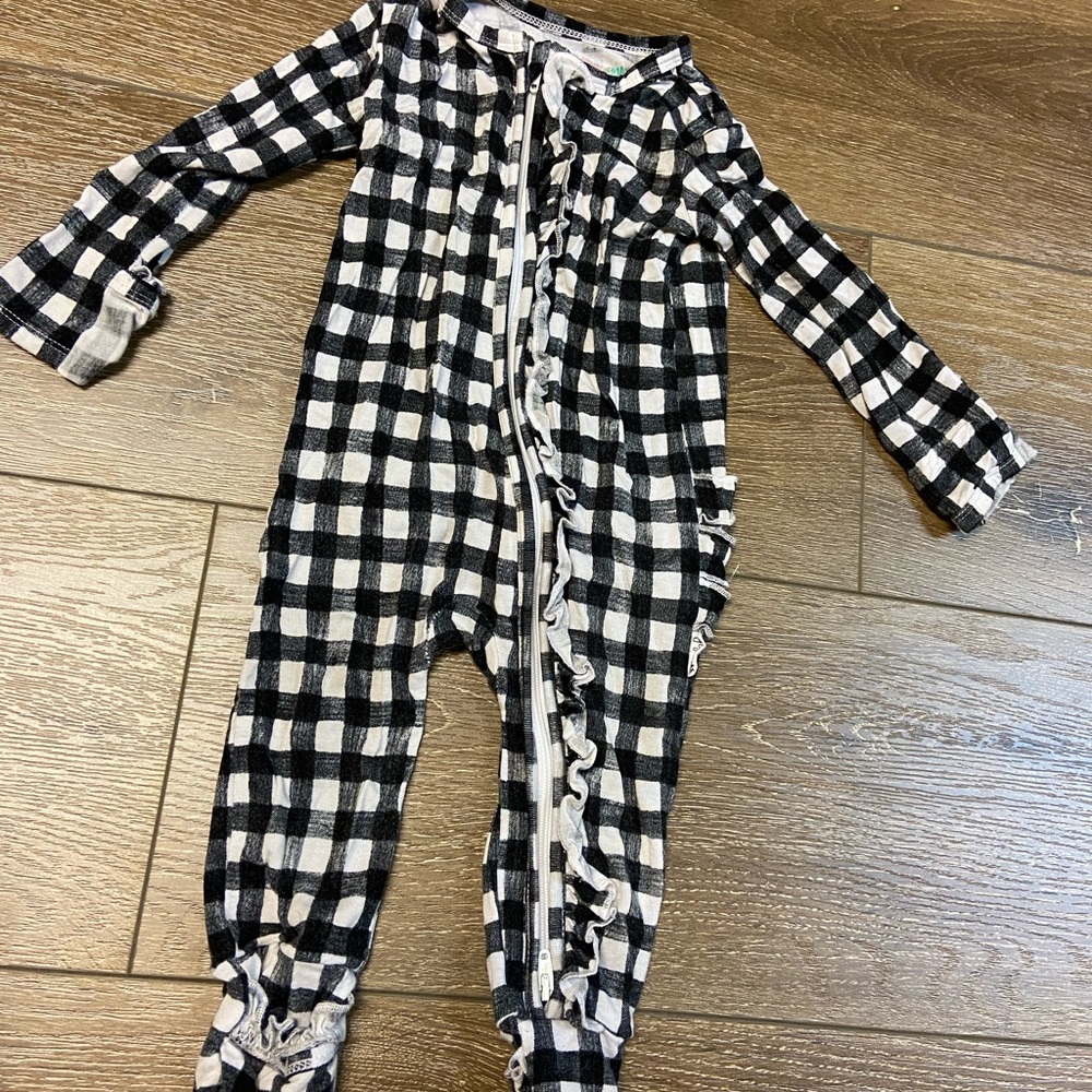 Gigi and Max. 12 month. Zip romper.